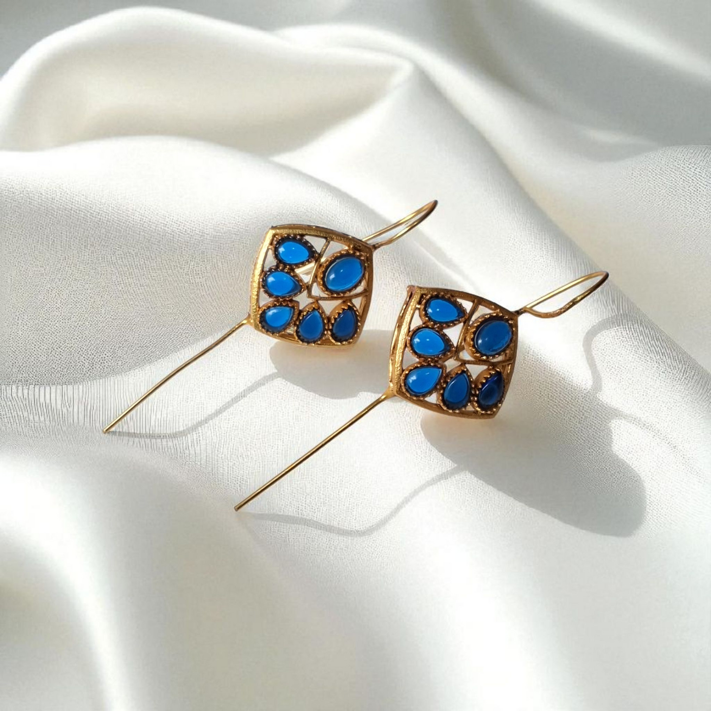 Noor Emerald Charm Ear Cuff