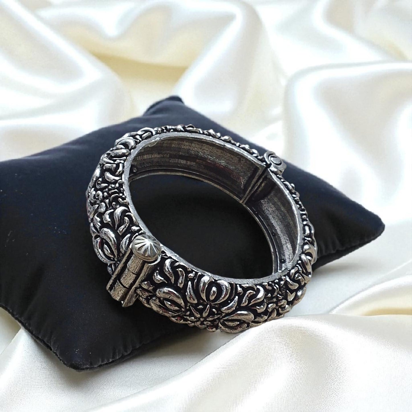 Vanlata Vira Brass Kada