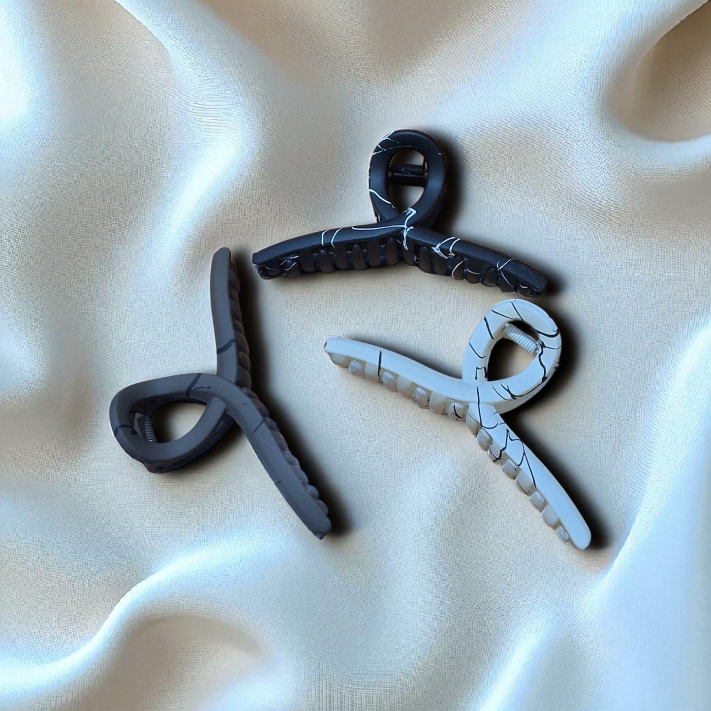 Matte Claw Clip.