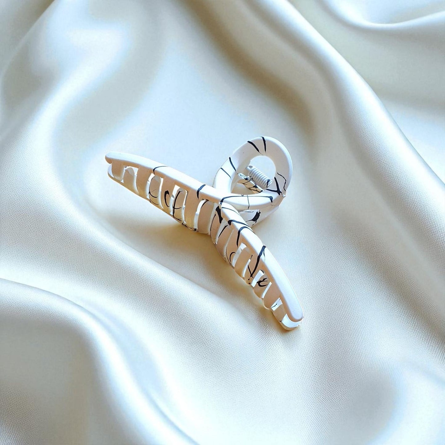 Matte Claw Clip.