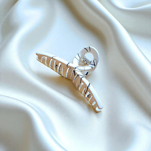 Matte Claw Clip.