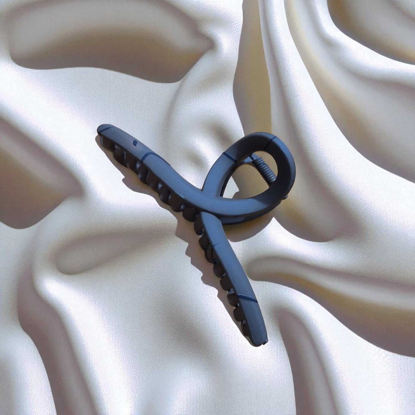 Matte Claw Clip.