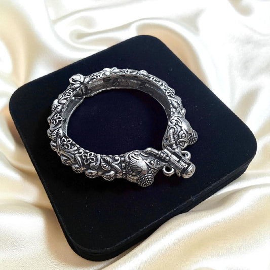 Gaja-Mukhi Brass Kada.