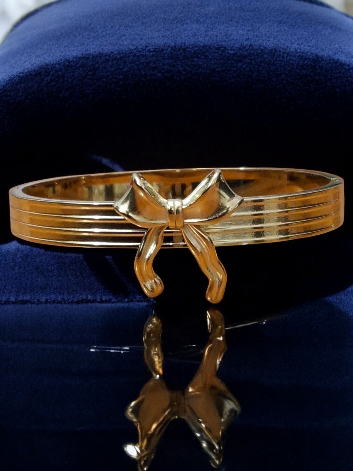 Elegant Gold Bow Bangle Bracelet