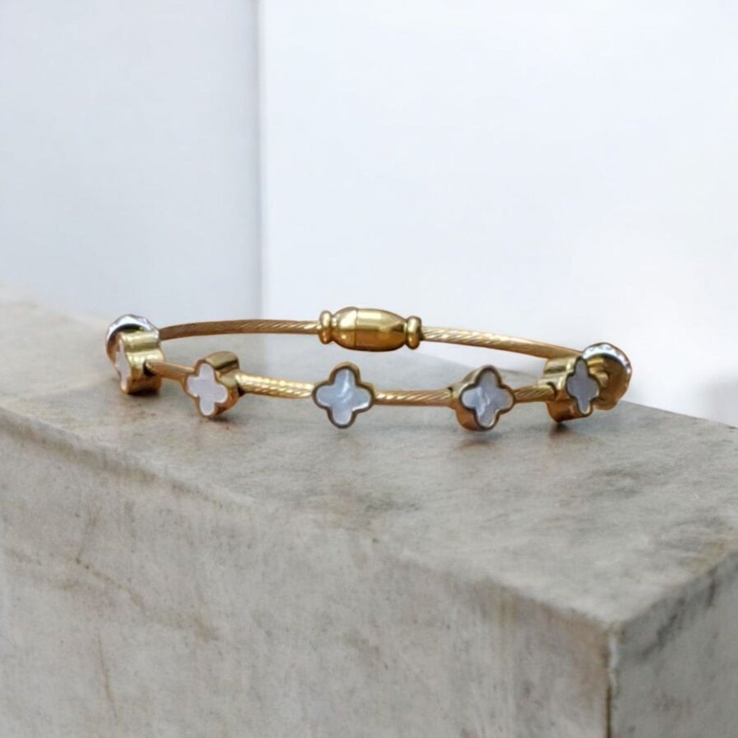 Clover Antitarnish Golden Bangle