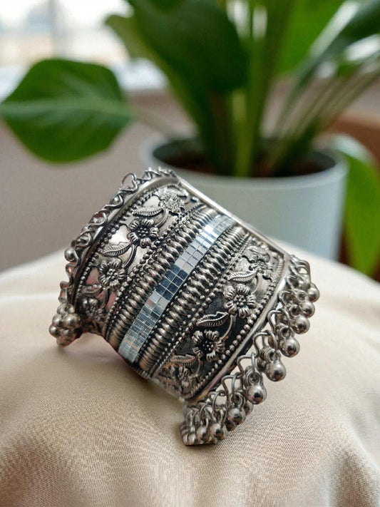Nysa Cuff Oxidized Bangle
