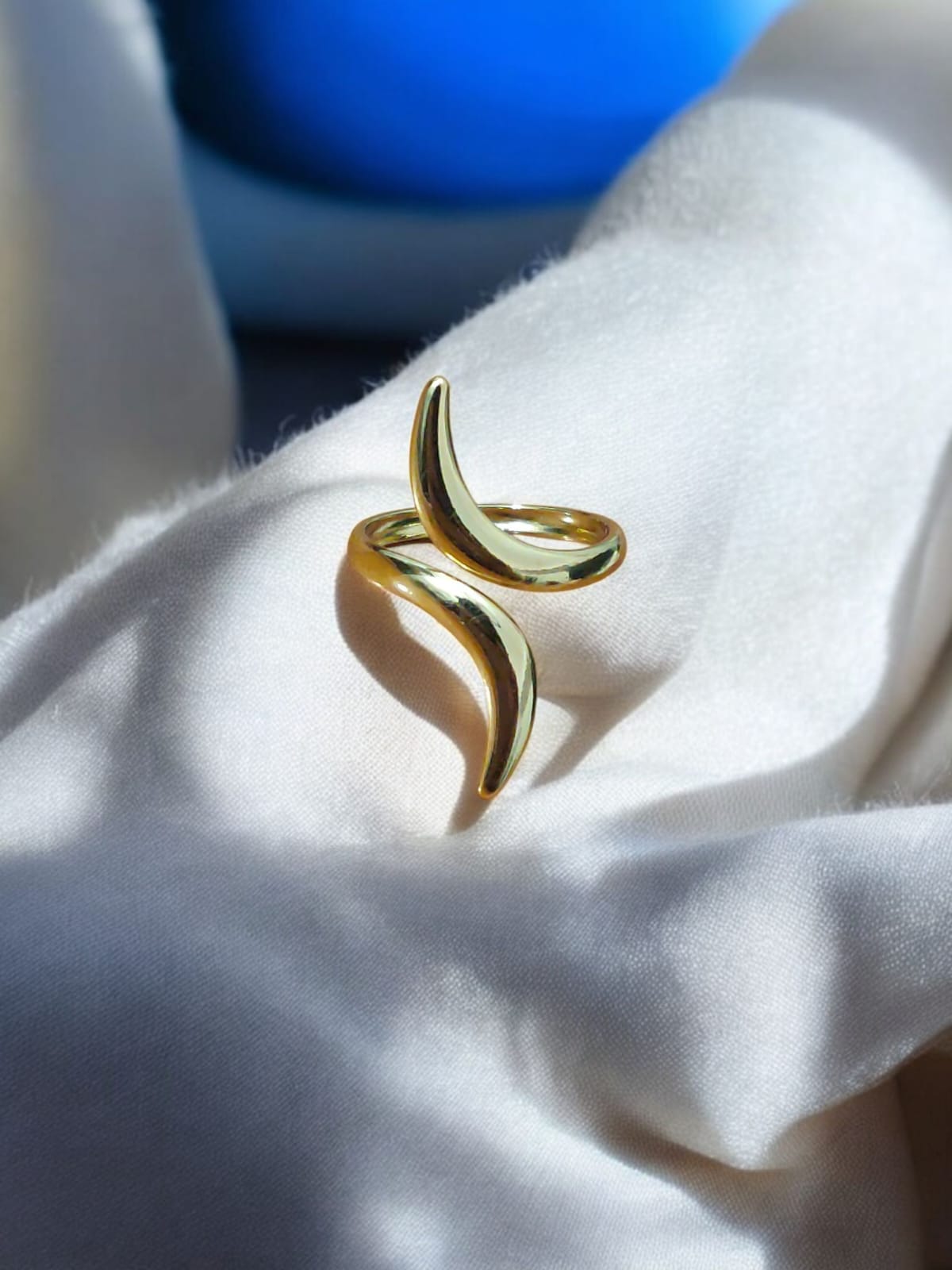 Modern Minimalist Bent Gold Ring – Sleek & Stylish Jewelry
