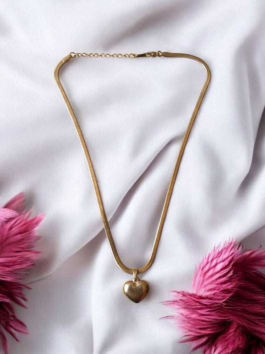 Golden Heart Pendant Necklace – Timeless Elegance